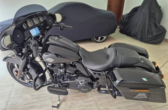 HARLEY-DAVIDSON STREET GLIDE SPECIAL 